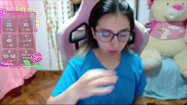 Snapshot of Maggie_Fox3 chatting on 10-25-25, 12:51 Maggie Fox3 online show from 10-25-25, 12:51