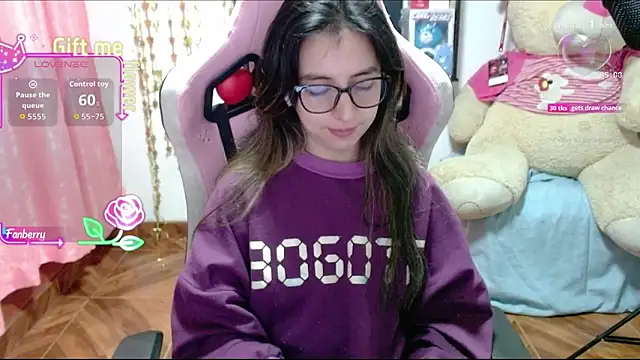 Snapshot of Maggie_Fox3 chatting on 11-07-25, 12:43 Maggie Fox3 online show from 11-07-25, 12:43