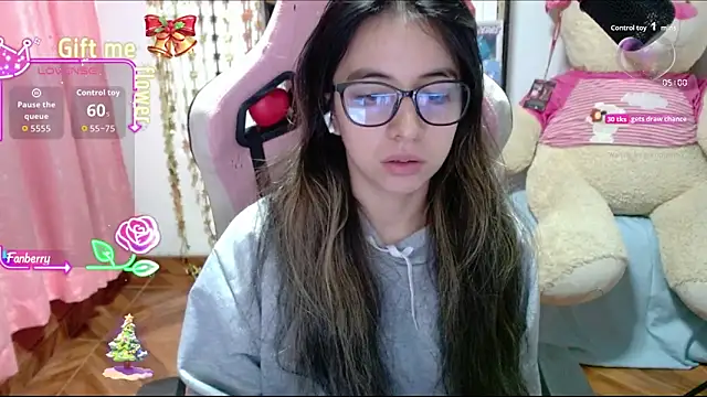 Snapshot of Maggie_Fox3 chatting on 11-11-25, 12:21 Maggie Fox3 online show from 11-11-25, 12:21