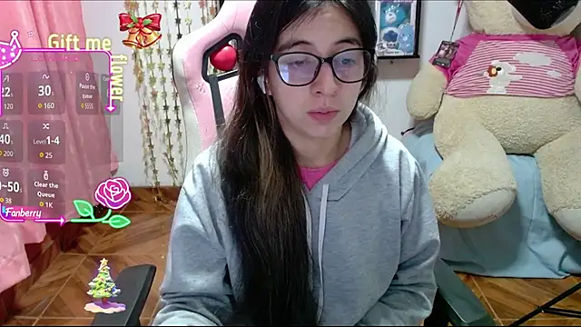 Snapshot of Maggie_Fox3 chatting on 11-17-25, 01:55 Maggie Fox3 online show from 11-17-25, 01:55