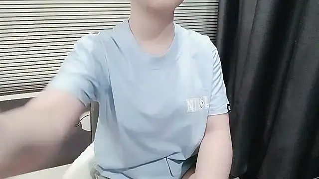 Snapshot of pelue chatting on 10-28-25, 01:20 pelue online show from 10-28-25, 01:20