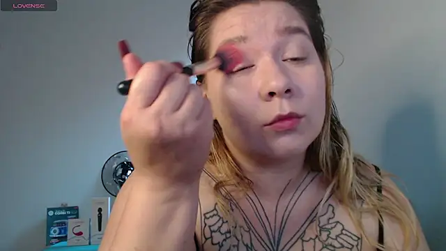 Snapshot of Enotika chatting on 10-12-25, 12:26 Enotika online show from 10-12-25, 12:26