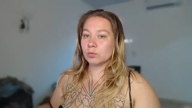 Snapshot of Enotika chatting on 12-13-25, 09:53 Enotika online show from 12-13-25, 09:53