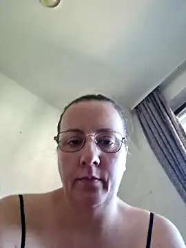 Snapshot of Goodass7 chatting on 06-16-26, 06:27 Goodass7 online show from 06-16-26, 06:27