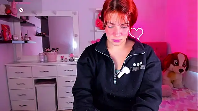 Snapshot of Vannessa__Shy chatting on 05-12-26, 07:55 Vannessa Shy online show from 05-12-26, 07:55