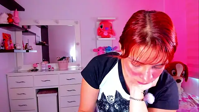 Snapshot of Vannessa__Shy chatting on 06-11-26, 03:43 Vannessa Shy online show from 06-11-26, 03:43