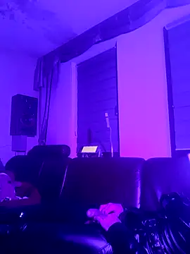 Snapshot of Crystalbitchx chatting on 12-14-24, 01:50 Crystalbitchx online show from 12-14-24, 01:50