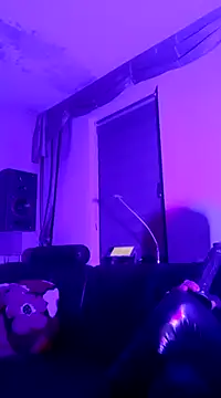 Snapshot of Crystalbitchx chatting on 03-07-25, 11:38 Crystalbitchx online show from 03-07-25, 11:38