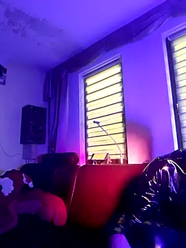 Snapshot of Crystalbitchx chatting on 03-09-25, 07:23 Crystalbitchx online show from 03-09-25, 07:23