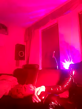 Snapshot of Crystalbitchx chatting on 10-13-25, 10:32 Crystalbitchx online show from 10-13-25, 10:32