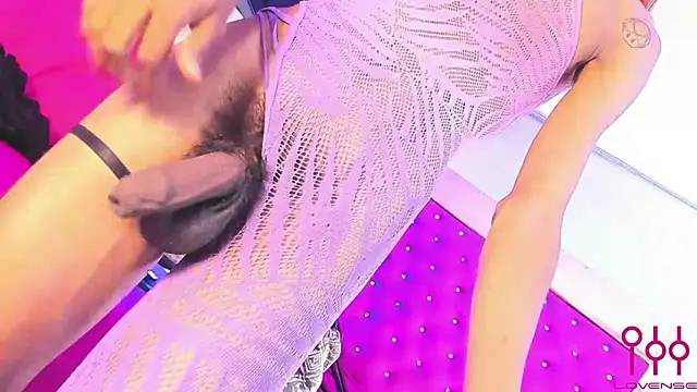 Snapshot of devorahorney chatting on 03-05-25, 10:44 devorahorney online show from 03-05-25, 10:44