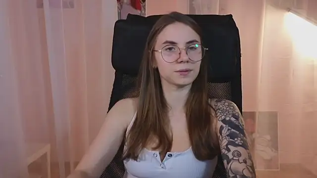 Snapshot of _AnnaStark_ chatting on 12-25-24, 03:50 AnnaStark online show from 12-25-24, 03:50