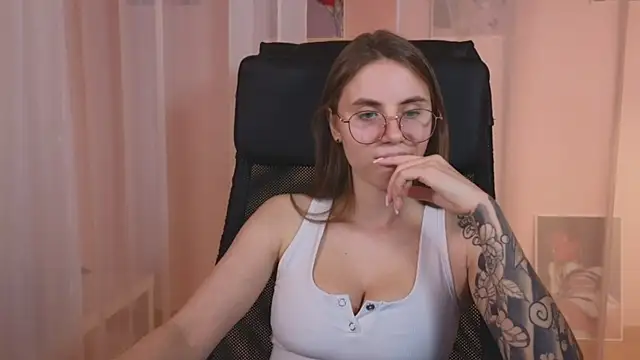 Snapshot of _AnnaStark_ chatting on 12-25-24, 06:52 AnnaStark online show from 12-25-24, 06:52