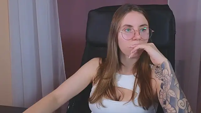 Snapshot of _AnnaStark_ chatting on 12-29-24, 11:39 AnnaStark online show from 12-29-24, 11:39