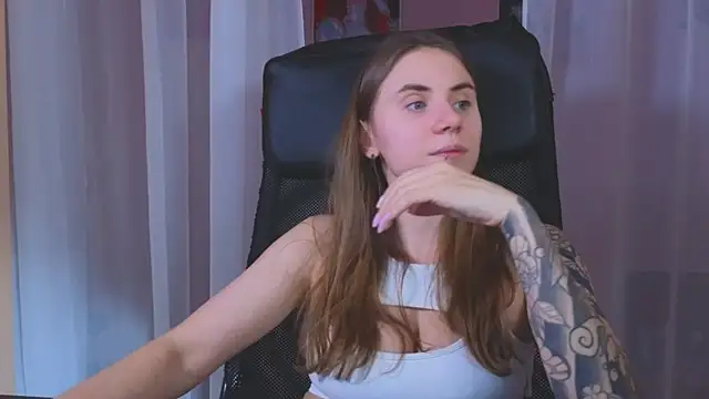 Snapshot of _AnnaStark_ chatting on 01-03-25, 12:33 AnnaStark online show from 01-03-25, 12:33