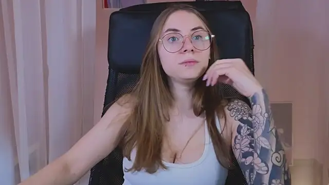 Snapshot of _AnnaStark_ chatting on 01-04-25, 08:37 AnnaStark online show from 01-04-25, 08:37