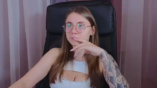 Snapshot of _AnnaStark_ chatting on 01-07-25, 05:22 AnnaStark online show from 01-07-25, 05:22