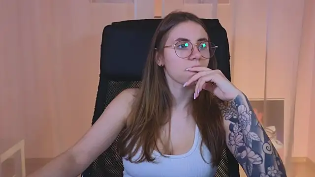 Snapshot of _AnnaStark_ chatting on 01-17-25, 08:11 AnnaStark online show from 01-17-25, 08:11