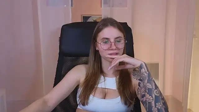 Snapshot of _AnnaStark_ chatting on 01-22-25, 11:53 AnnaStark online show from 01-22-25, 11:53