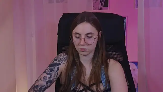 Snapshot of _AnnaStark_ chatting on 01-30-25, 02:27 AnnaStark online show from 01-30-25, 02:27