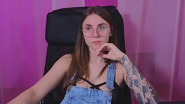 Snapshot of _AnnaStark_ chatting on 02-02-25, 12:51 AnnaStark online show from 02-02-25, 12:51