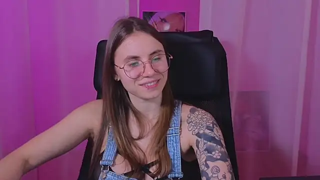 Snapshot of _AnnaStark_ chatting on 02-02-25, 03:54 AnnaStark online show from 02-02-25, 03:54