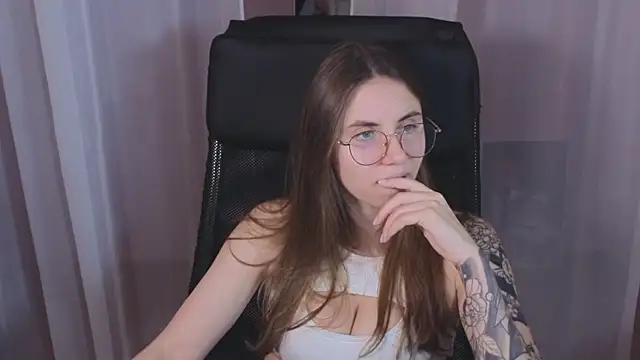 Snapshot of _AnnaStark_ chatting on 02-05-25, 08:25 AnnaStark online show from 02-05-25, 08:25