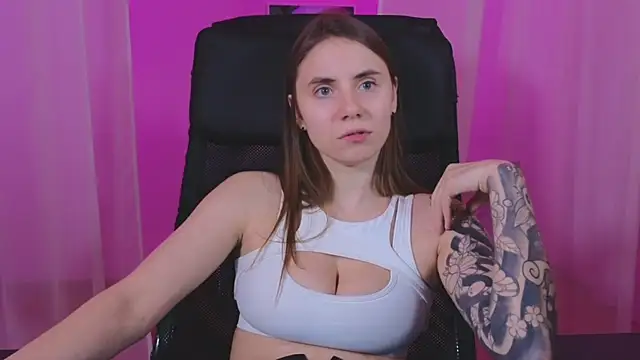 Snapshot of _AnnaStark_ chatting on 02-08-25, 02:26 AnnaStark online show from 02-08-25, 02:26