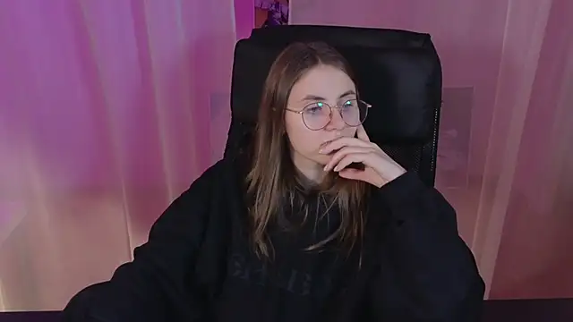 Snapshot of _AnnaStark_ chatting on 02-09-25, 06:16 AnnaStark online show from 02-09-25, 06:16