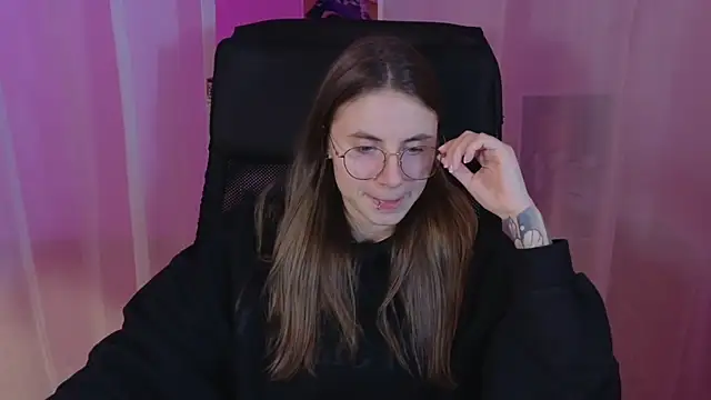 Snapshot of _AnnaStark_ chatting on 02-10-25, 12:19 AnnaStark online show from 02-10-25, 12:19