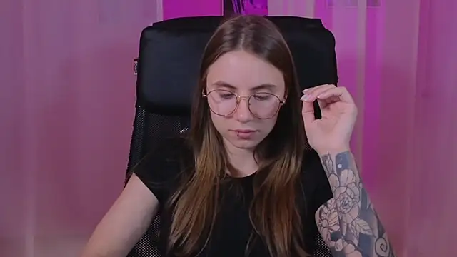 Snapshot of _AnnaStark_ chatting on 02-21-25, 11:32 AnnaStark online show from 02-21-25, 11:32