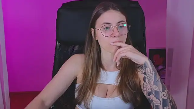 Snapshot of _AnnaStark_ chatting on 02-22-25, 08:31 AnnaStark online show from 02-22-25, 08:31