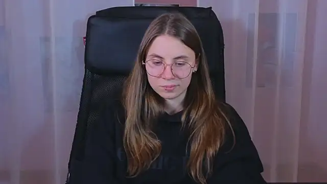 Snapshot of _AnnaStark_ chatting on 03-06-25, 12:21 AnnaStark online show from 03-06-25, 12:21