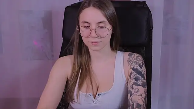 Snapshot of _AnnaStark_ chatting on 03-08-25, 02:23 AnnaStark online show from 03-08-25, 02:23