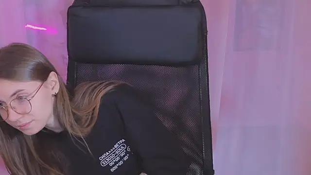 Snapshot of _AnnaStark_ chatting on 03-08-25, 08:25 AnnaStark online show from 03-08-25, 08:25