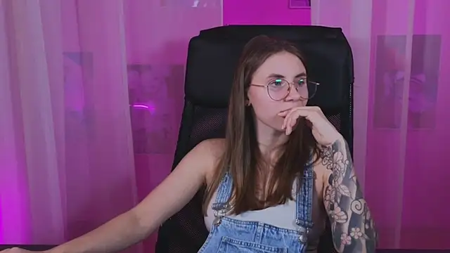 Snapshot of _AnnaStark_ chatting on 03-12-25, 11:33 AnnaStark online show from 03-12-25, 11:33