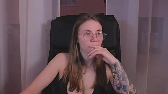 Snapshot of _AnnaStark_ chatting on 03-15-25, 02:46 AnnaStark online show from 03-15-25, 02:46