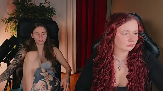 Snapshot of _AnnaStark_ chatting on 09-17-25, 08:32 AnnaStark online show from 09-17-25, 08:32