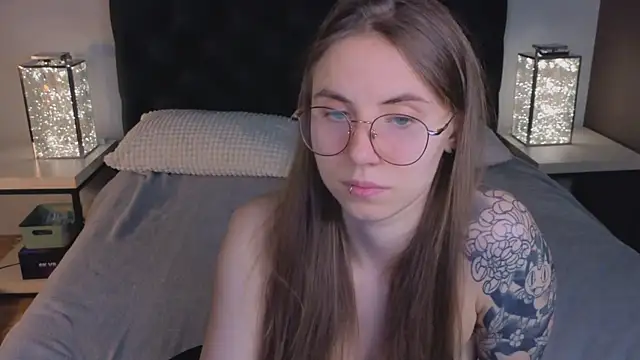 Snapshot of _AnnaStark_ chatting on 09-18-25, 08:22 AnnaStark online show from 09-18-25, 08:22