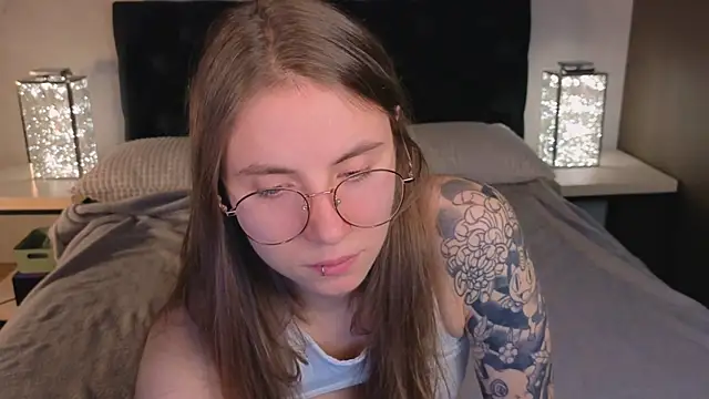 Snapshot of _AnnaStark_ chatting on 09-19-25, 08:20 AnnaStark online show from 09-19-25, 08:20