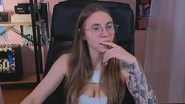 Snapshot of _AnnaStark_ chatting on 09-20-25, 07:15 AnnaStark online show from 09-20-25, 07:15