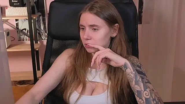 Snapshot of _AnnaStark_ chatting on 09-27-25, 08:14 AnnaStark online show from 09-27-25, 08:14