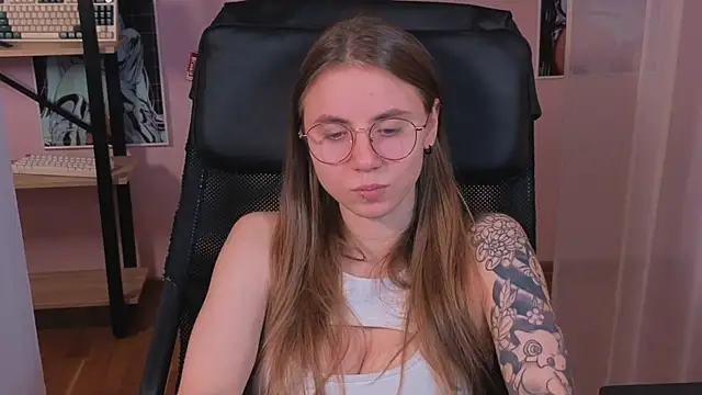 Snapshot of _AnnaStark_ chatting on 10-23-25, 08:18 AnnaStark online show from 10-23-25, 08:18