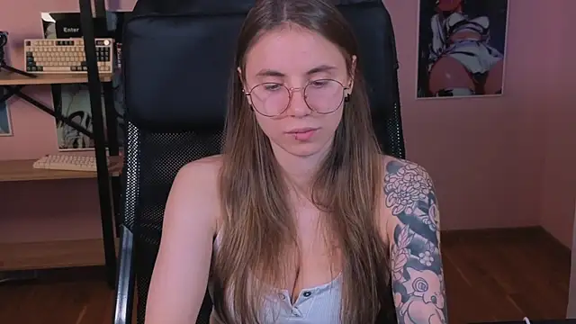 Snapshot of _AnnaStark_ chatting on 10-24-25, 08:05 AnnaStark online show from 10-24-25, 08:05