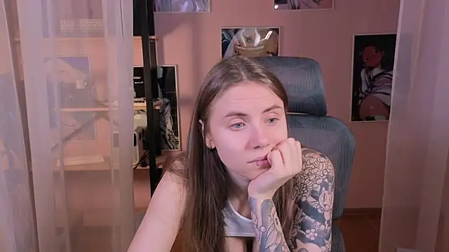 Snapshot of _AnnaStark_ chatting on 11-12-25, 06:08 AnnaStark online show from 11-12-25, 06:08