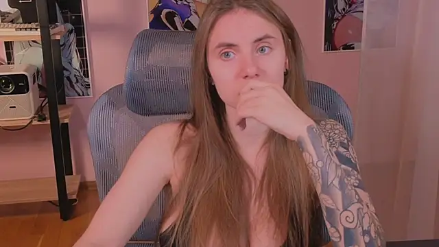 Snapshot of _AnnaStark_ chatting on 11-14-25, 08:51 AnnaStark online show from 11-14-25, 08:51