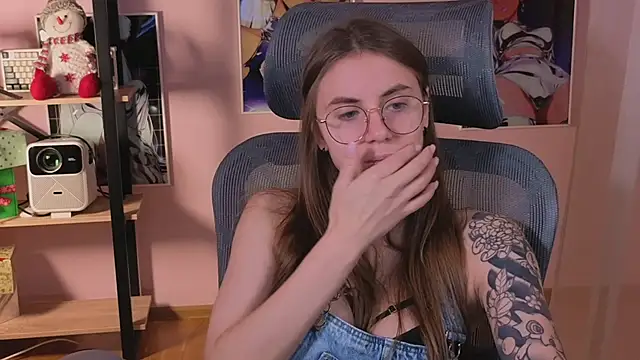 Snapshot of _AnnaStark_ chatting on 11-26-25, 08:21 AnnaStark online show from 11-26-25, 08:21