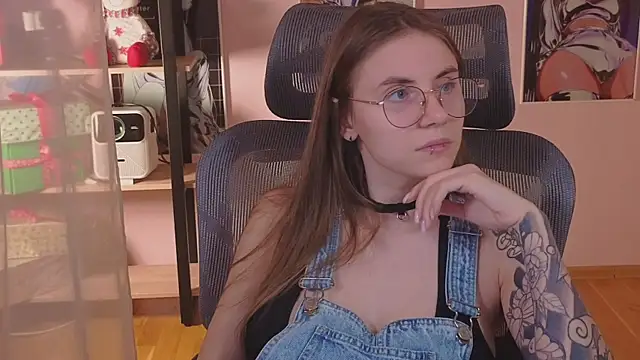 Snapshot of _AnnaStark_ chatting on 12-05-25, 08:38 AnnaStark online show from 12-05-25, 08:38