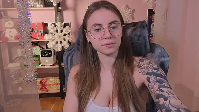 Snapshot of _AnnaStark_ chatting on 12-13-25, 08:04 AnnaStark online show from 12-13-25, 08:04