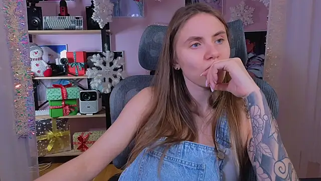 Snapshot of _AnnaStark_ chatting on 12-17-25, 08:48 AnnaStark online show from 12-17-25, 08:48